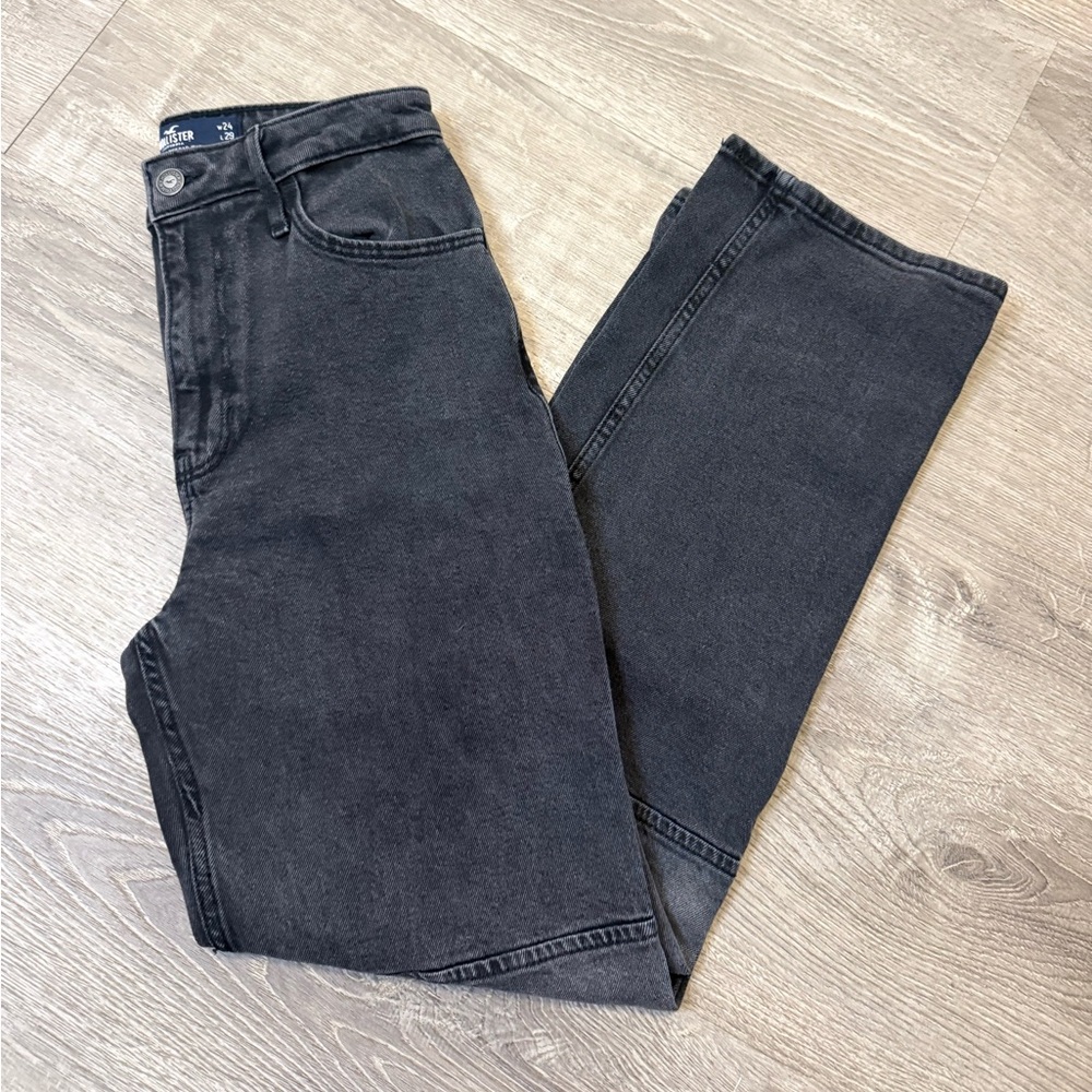 •HOLLISTER• ULTRA HIGH RISE DAD JEANS